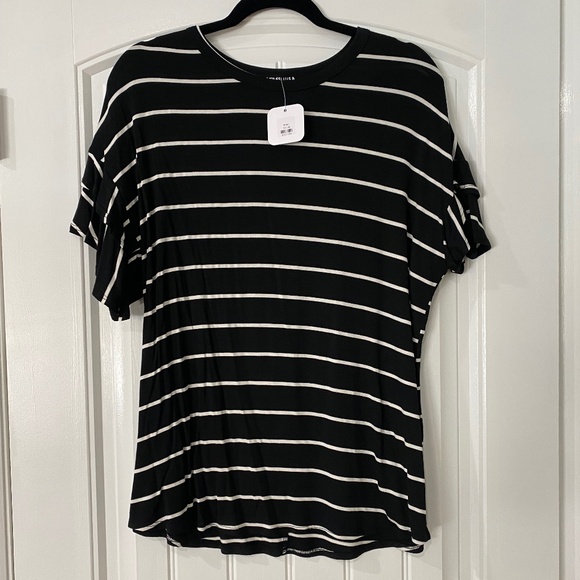 New with tags light weight ruffle sleeve top - Picture 1 of 4